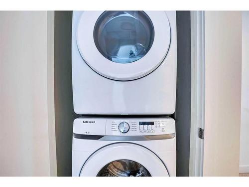 891 Belmont Drive, Calgary, AB - Indoor Photo Showing Laundry Room