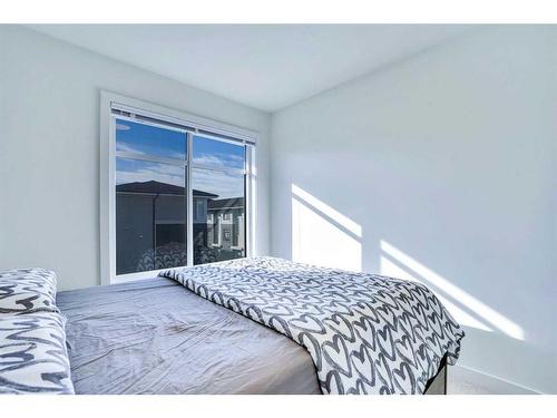 891 Belmont Drive, Calgary, AB - Indoor Photo Showing Bedroom