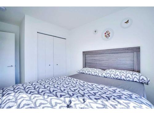 891 Belmont Drive, Calgary, AB - Indoor Photo Showing Bedroom