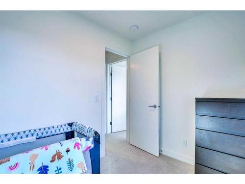 891 Belmont Drive, Calgary, AB - Indoor Photo Showing Bedroom