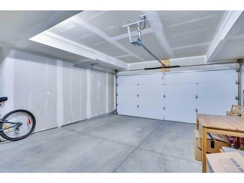 891 Belmont Drive, Calgary, AB - Indoor Photo Showing Garage