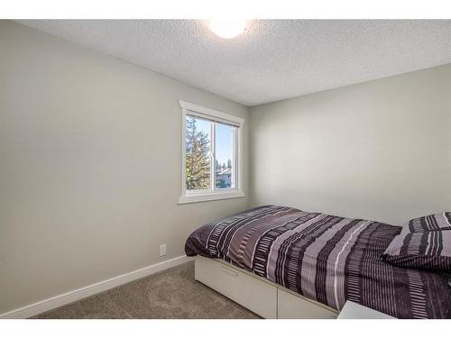 139 Woodsman Lane Sw, Calgary, AB - Indoor Photo Showing Bedroom