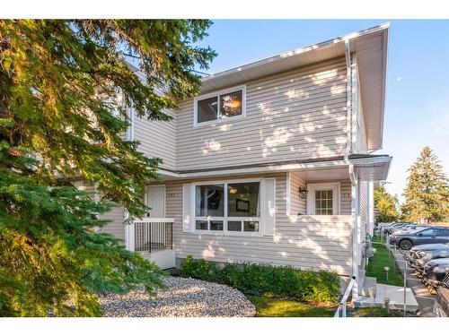 139 Woodsman Lane Sw, Calgary, AB - Outdoor