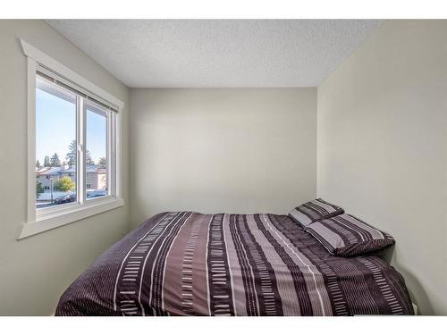 139 Woodsman Lane Sw, Calgary, AB - Indoor Photo Showing Bedroom