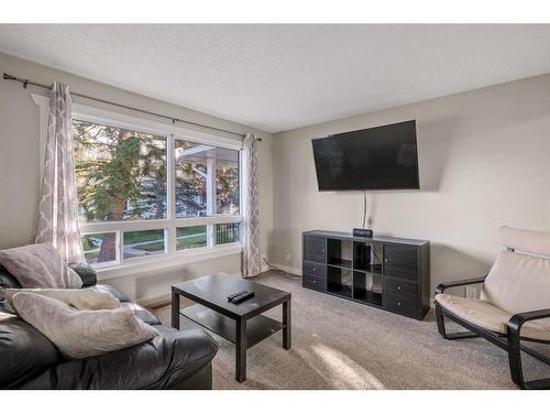 139 Woodsman Lane Sw, Calgary, AB - Indoor Photo Showing Living Room