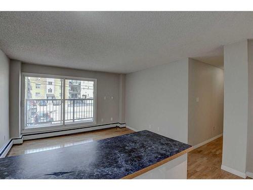 203-126 24 Avenue Sw, Calgary, AB - Indoor Photo Showing Other Room