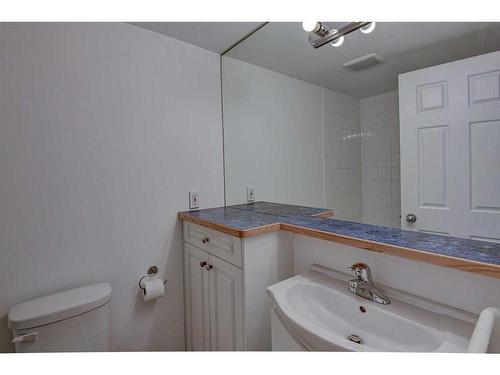 203-126 24 Avenue Sw, Calgary, AB - Indoor Photo Showing Bathroom