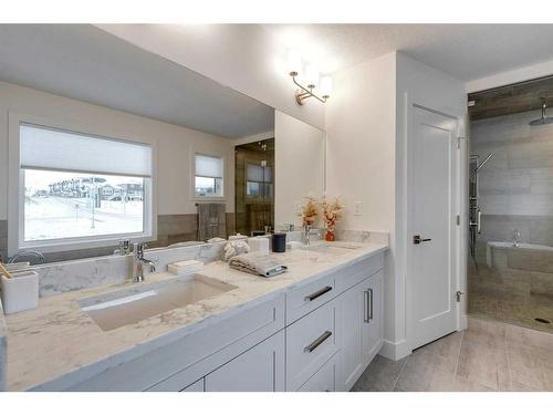 30 Fireside Point, Cochrane, AB - Indoor Photo Showing Bathroom