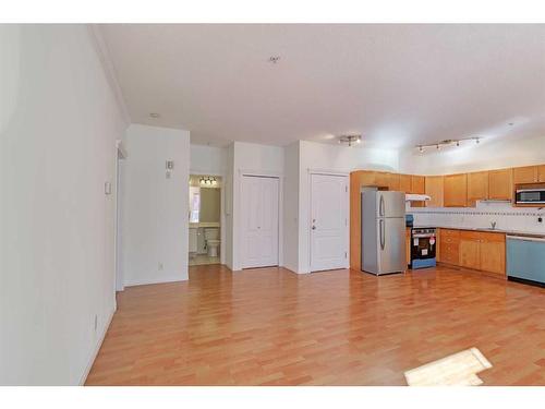 361-333 Riverfront Avenue Se, Calgary, AB - Indoor Photo Showing Kitchen