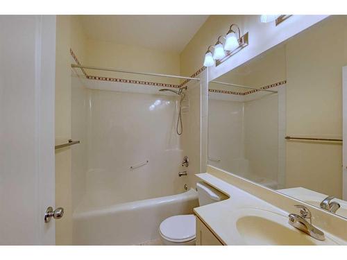 361-333 Riverfront Avenue Se, Calgary, AB - Indoor Photo Showing Bathroom