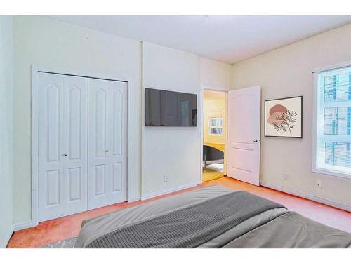 361-333 Riverfront Avenue Se, Calgary, AB - Indoor Photo Showing Bedroom