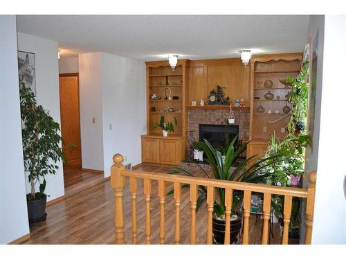 509 Hawkstone Drive Nw, Calgary, AB - Indoor With Fireplace