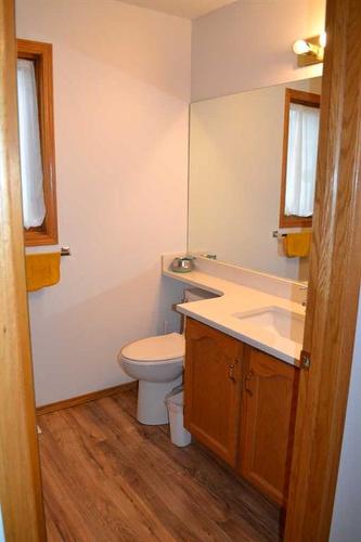 509 Hawkstone Drive Nw, Calgary, AB - Indoor Photo Showing Bathroom