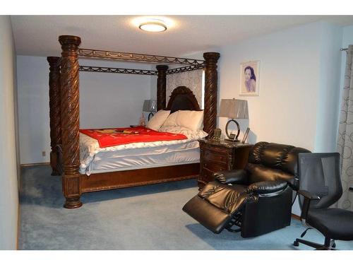 509 Hawkstone Drive Nw, Calgary, AB - Indoor Photo Showing Bedroom