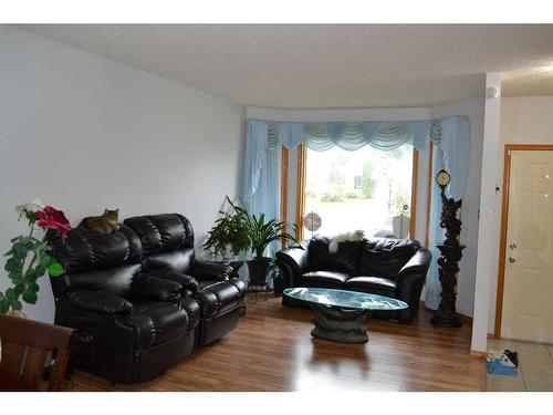 509 Hawkstone Drive Nw, Calgary, AB - Indoor Photo Showing Living Room