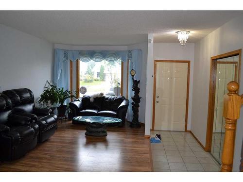 509 Hawkstone Drive Nw, Calgary, AB - Indoor Photo Showing Living Room