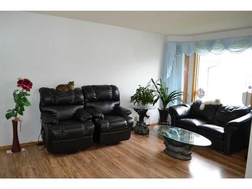 509 Hawkstone Drive Nw, Calgary, AB - Indoor Photo Showing Living Room