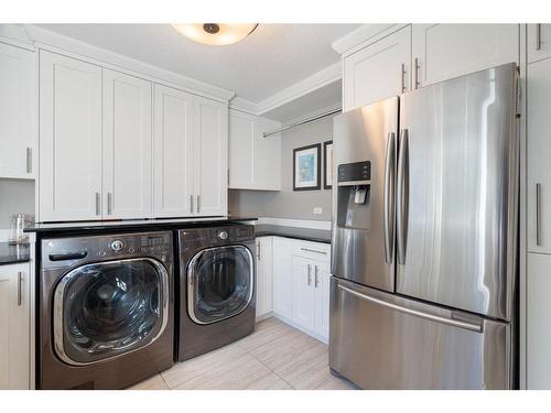 916 Kerfoot Crescent Sw, Calgary, AB - Indoor Photo Showing Laundry Room