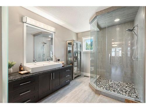 916 Kerfoot Crescent Sw, Calgary, AB - Indoor Photo Showing Bathroom