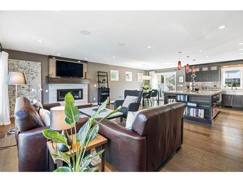 916 Kerfoot Crescent Sw, Calgary, AB - Indoor With Fireplace