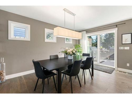 916 Kerfoot Crescent Sw, Calgary, AB - Indoor Photo Showing Dining Room