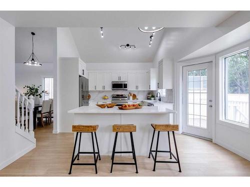 16 Hawktree Close Nw, Calgary, AB - Indoor Photo Showing Kitchen