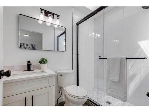 16 Hawktree Close Nw, Calgary, AB - Indoor Photo Showing Bathroom