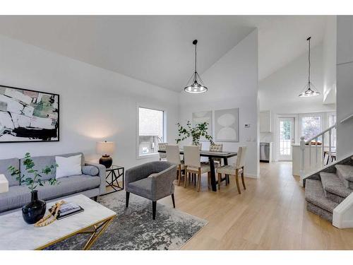 16 Hawktree Close Nw, Calgary, AB - Indoor Photo Showing Living Room