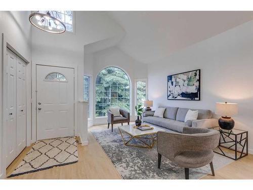 16 Hawktree Close Nw, Calgary, AB - Indoor Photo Showing Living Room