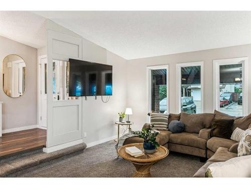 51 Stafford Street, Crossfield, AB - Indoor Photo Showing Living Room