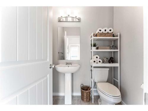 32 Legacy Glen Manor Se, Calgary, AB - Indoor Photo Showing Bathroom