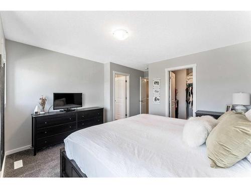 32 Legacy Glen Manor Se, Calgary, AB - Indoor Photo Showing Bedroom