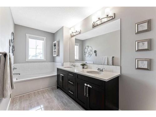 32 Legacy Glen Manor Se, Calgary, AB - Indoor Photo Showing Bathroom