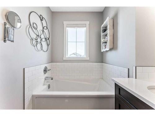 32 Legacy Glen Manor Se, Calgary, AB - Indoor Photo Showing Bathroom