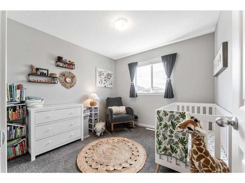 32 Legacy Glen Manor Se, Calgary, AB - Indoor Photo Showing Bedroom