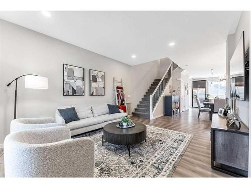 32 Legacy Glen Manor Se, Calgary, AB - Indoor Photo Showing Living Room