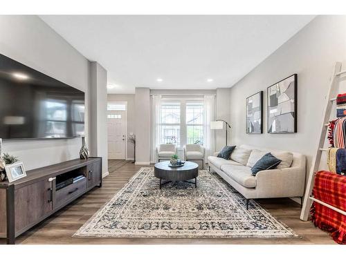 32 Legacy Glen Manor Se, Calgary, AB - Indoor Photo Showing Living Room