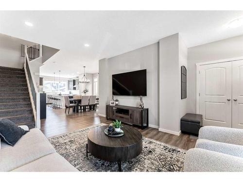 32 Legacy Glen Manor Se, Calgary, AB - Indoor Photo Showing Living Room