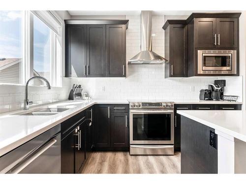 32 Legacy Glen Manor Se, Calgary, AB - Indoor Photo Showing Kitchen With Double Sink With Upgraded Kitchen