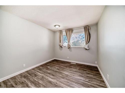 5 Spruce Drive, Drumheller, AB - Indoor Photo Showing Other Room