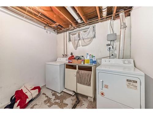 5 Spruce Drive, Drumheller, AB - Indoor Photo Showing Laundry Room