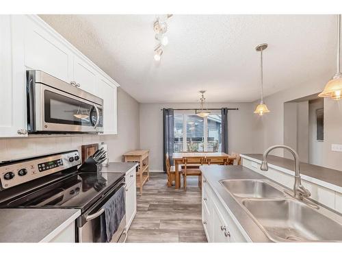 122 Silverado Range View Sw, Calgary, AB - Indoor Photo Showing Kitchen With Double Sink