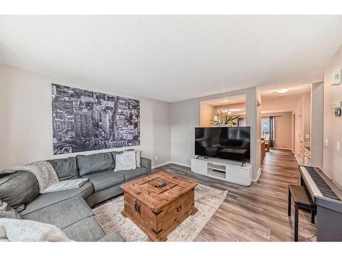 122 Silverado Range View Sw, Calgary, AB - Indoor Photo Showing Living Room