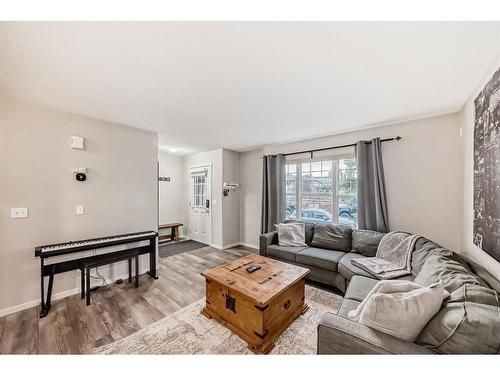 122 Silverado Range View Sw, Calgary, AB - Indoor Photo Showing Living Room