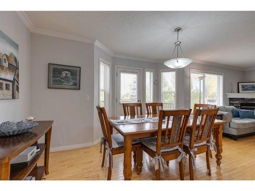 51 Everridge Villas Sw, Calgary, AB - Indoor Photo Showing Dining Room