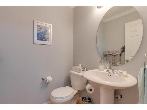 51 Everridge Villas Sw, Calgary, AB - Indoor Photo Showing Bathroom