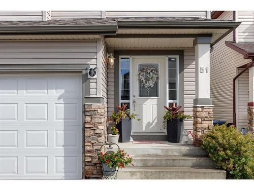 51 Everridge Villas Sw, Calgary, AB - Outdoor With Facade