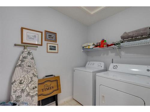 51 Everridge Villas Sw, Calgary, AB - Indoor Photo Showing Laundry Room