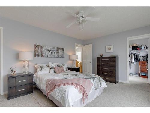 51 Everridge Villas Sw, Calgary, AB - Indoor Photo Showing Bedroom