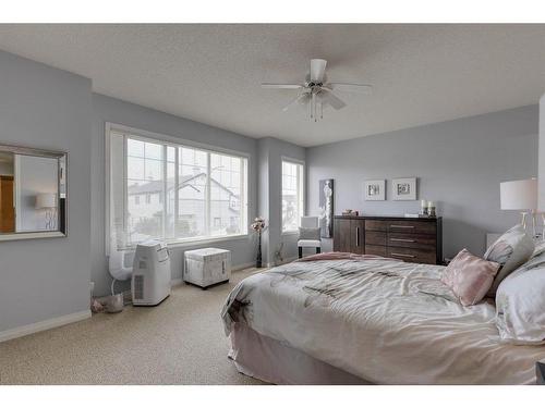 51 Everridge Villas Sw, Calgary, AB - Indoor Photo Showing Bedroom